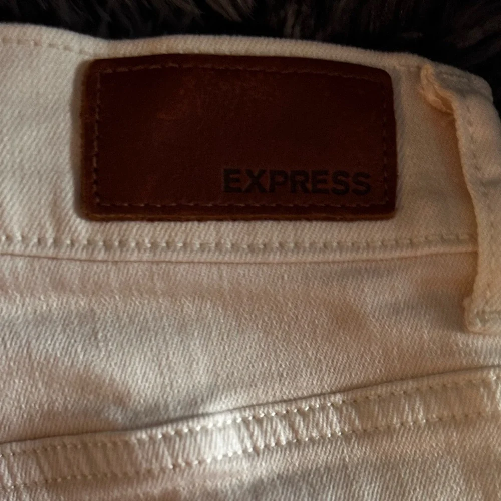 Express cream color denim straight super high rise jeans size 4 - Picture 4 of 4